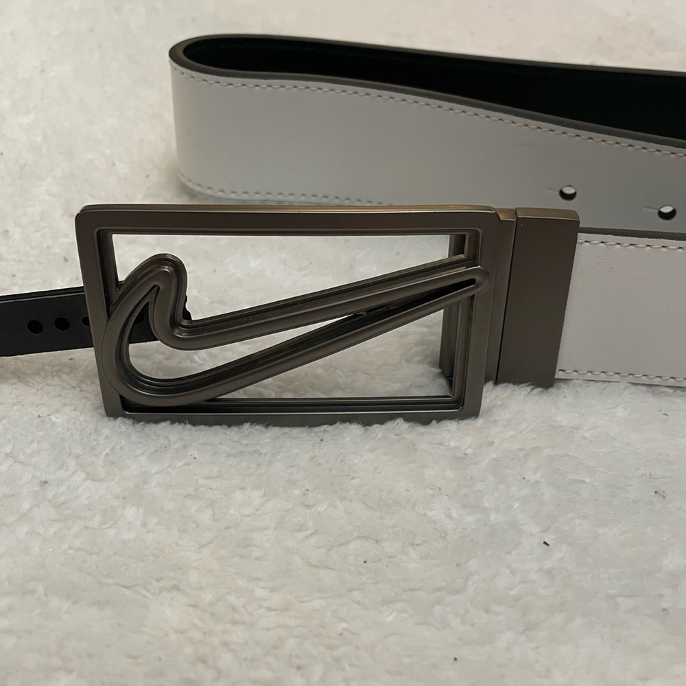 Nike White Golf Belt